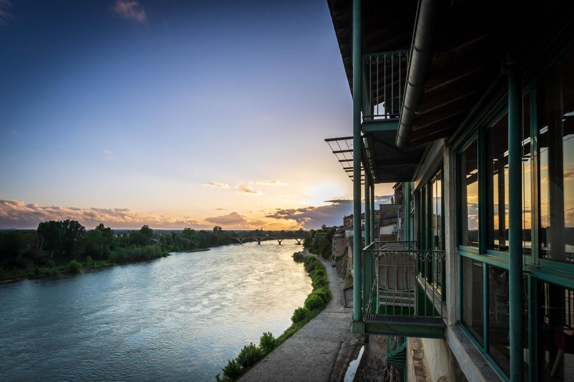 Hotel Restaurant Cote Garonne Le Balcon Des Dames - Tonneins Fauillet Marmande - Vue Panoramique Bord De Garonne Chambres Climatisees Екстер'єр фото
