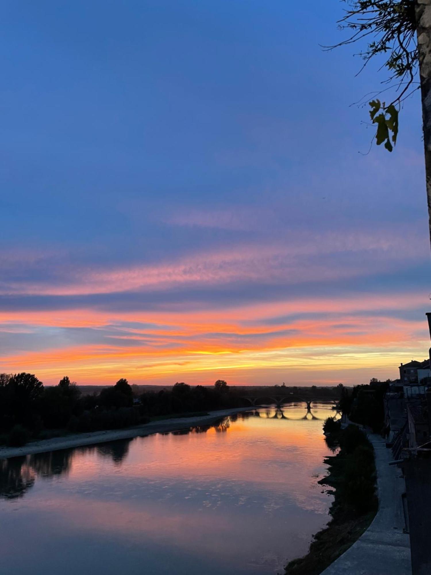 Hotel Restaurant Cote Garonne Le Balcon Des Dames - Tonneins Fauillet Marmande - Vue Panoramique Bord De Garonne Chambres Climatisees Екстер'єр фото