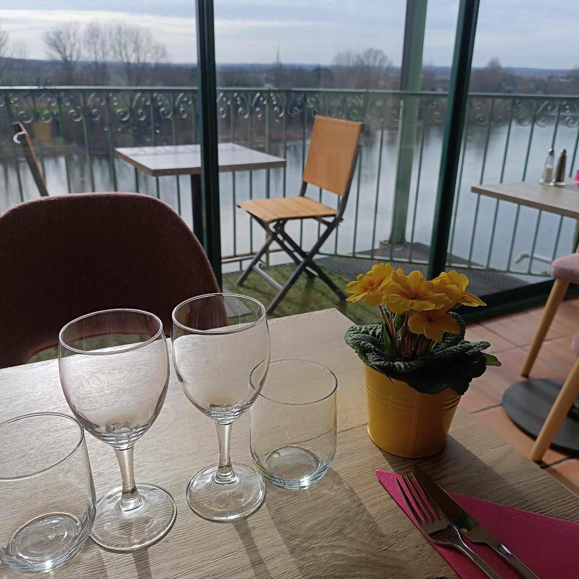 Hotel Restaurant Cote Garonne Le Balcon Des Dames - Tonneins Fauillet Marmande - Vue Panoramique Bord De Garonne Chambres Climatisees Екстер'єр фото